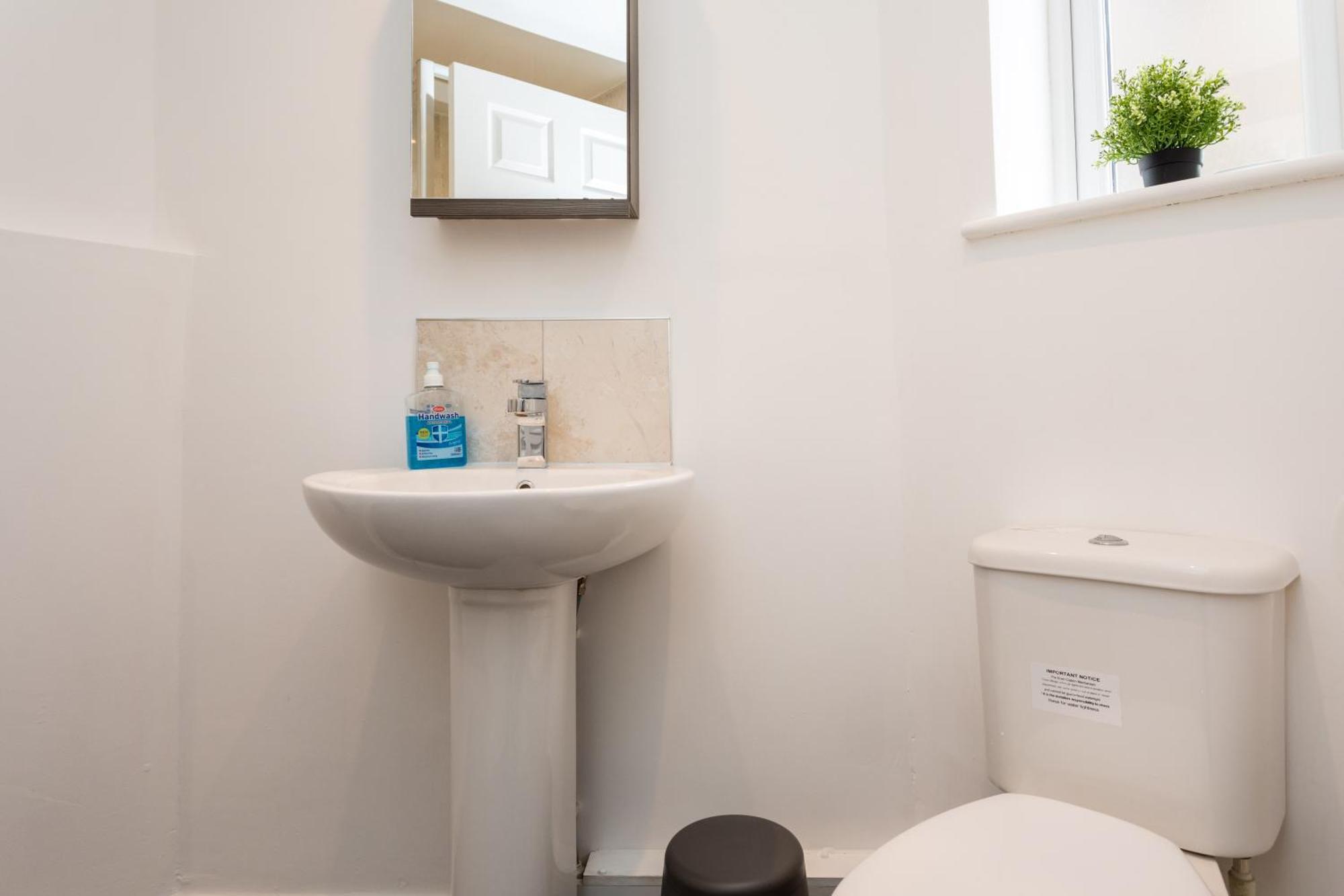 Flat 7- Spacious Studio Flat In The Heart Of Crawley Exterior foto
