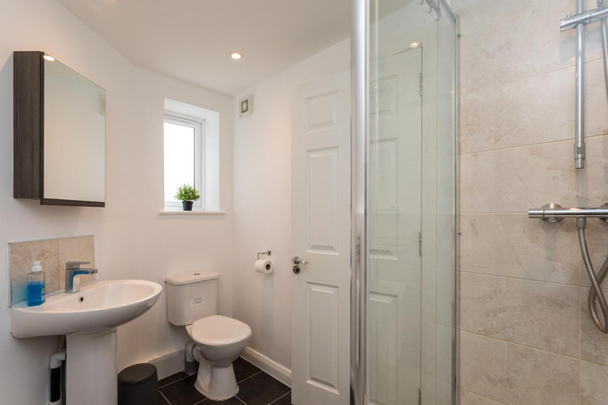 Flat 7- Spacious Studio Flat In The Heart Of Crawley Exterior foto