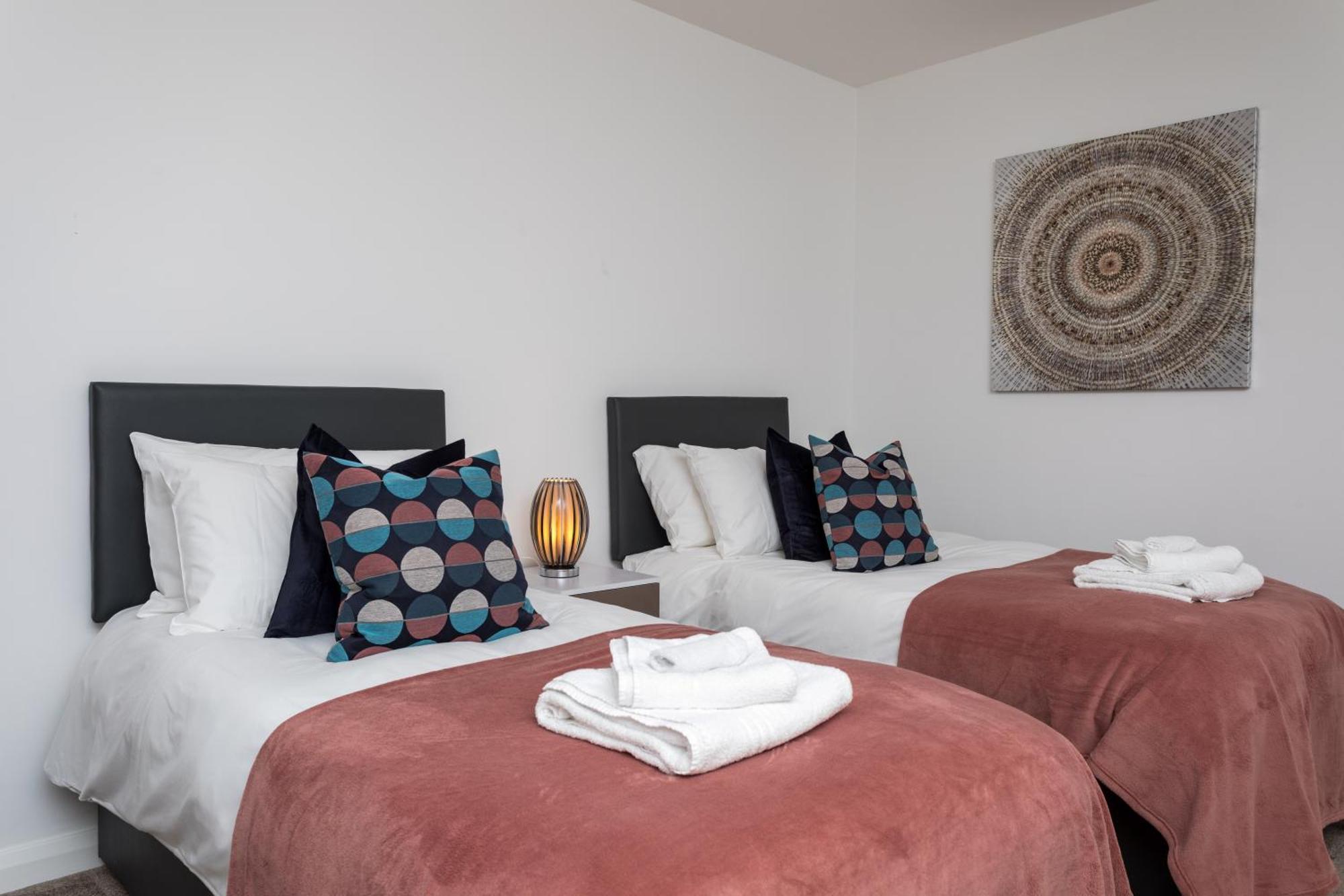 Flat 7- Spacious Studio Flat In The Heart Of Crawley Exterior foto